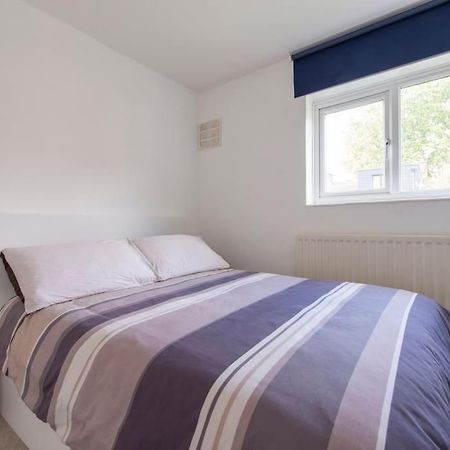 Lovely 2-Bed 15 Minutes To Central London Ngoại thất bức ảnh