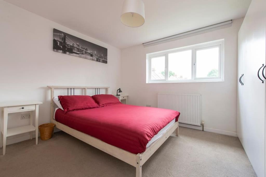 Lovely 2-Bed 15 Minutes To Central London Ngoại thất bức ảnh