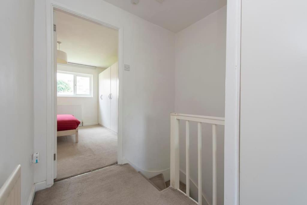 Lovely 2-Bed 15 Minutes To Central London Ngoại thất bức ảnh