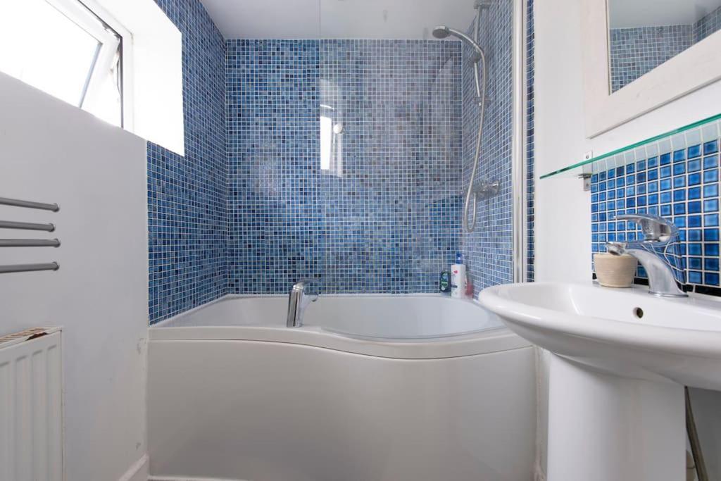 Lovely 2-Bed 15 Minutes To Central London Ngoại thất bức ảnh
