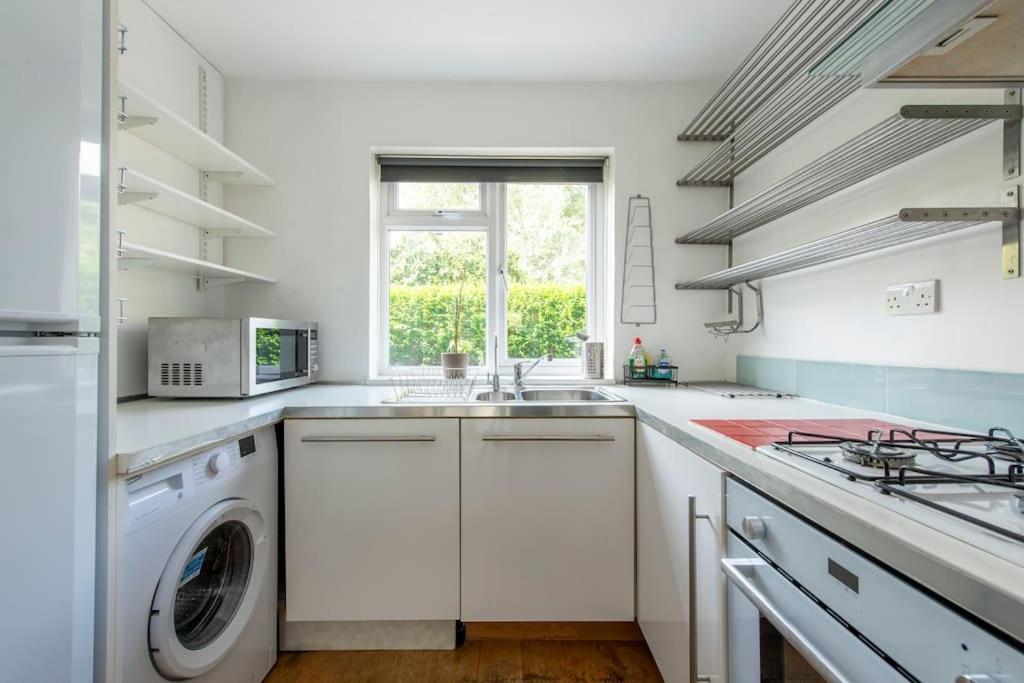 Lovely 2-Bed 15 Minutes To Central London Ngoại thất bức ảnh