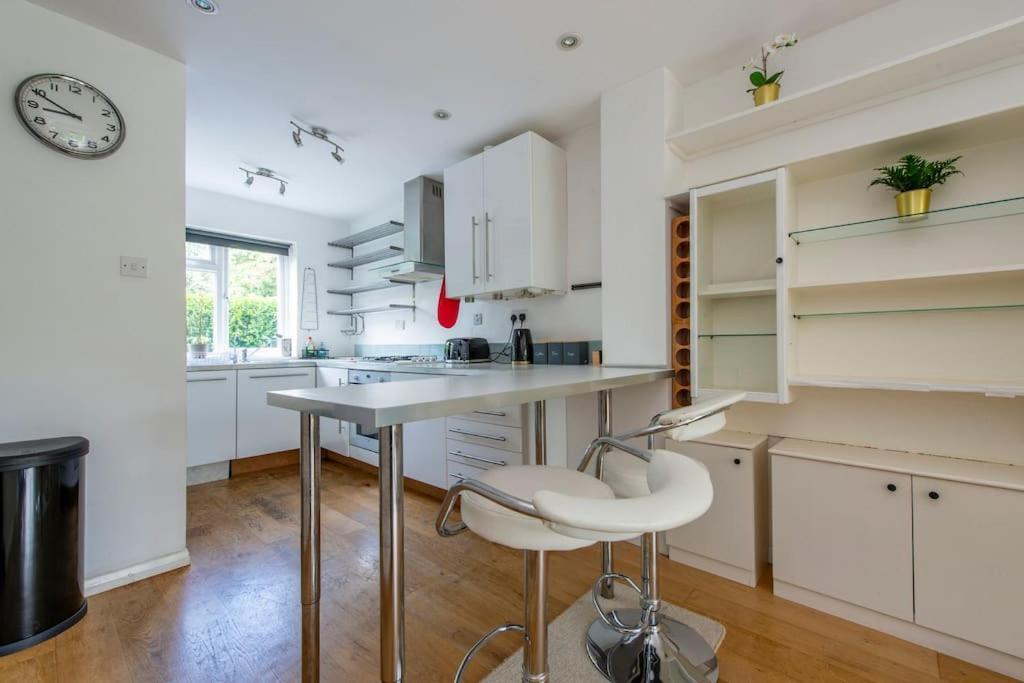 Lovely 2-Bed 15 Minutes To Central London Ngoại thất bức ảnh