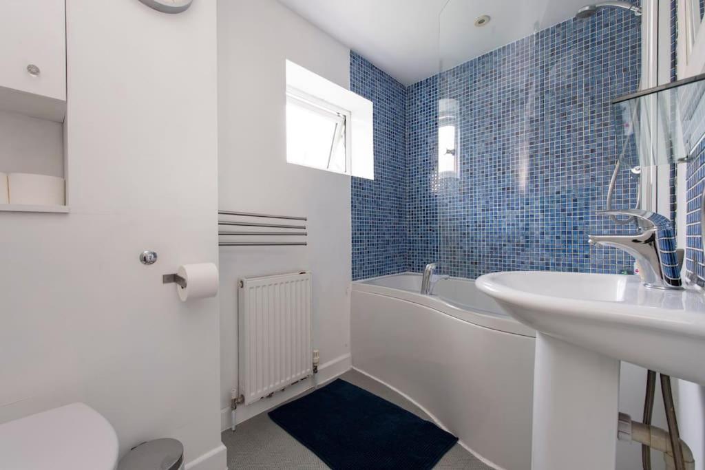 Lovely 2-Bed 15 Minutes To Central London Ngoại thất bức ảnh