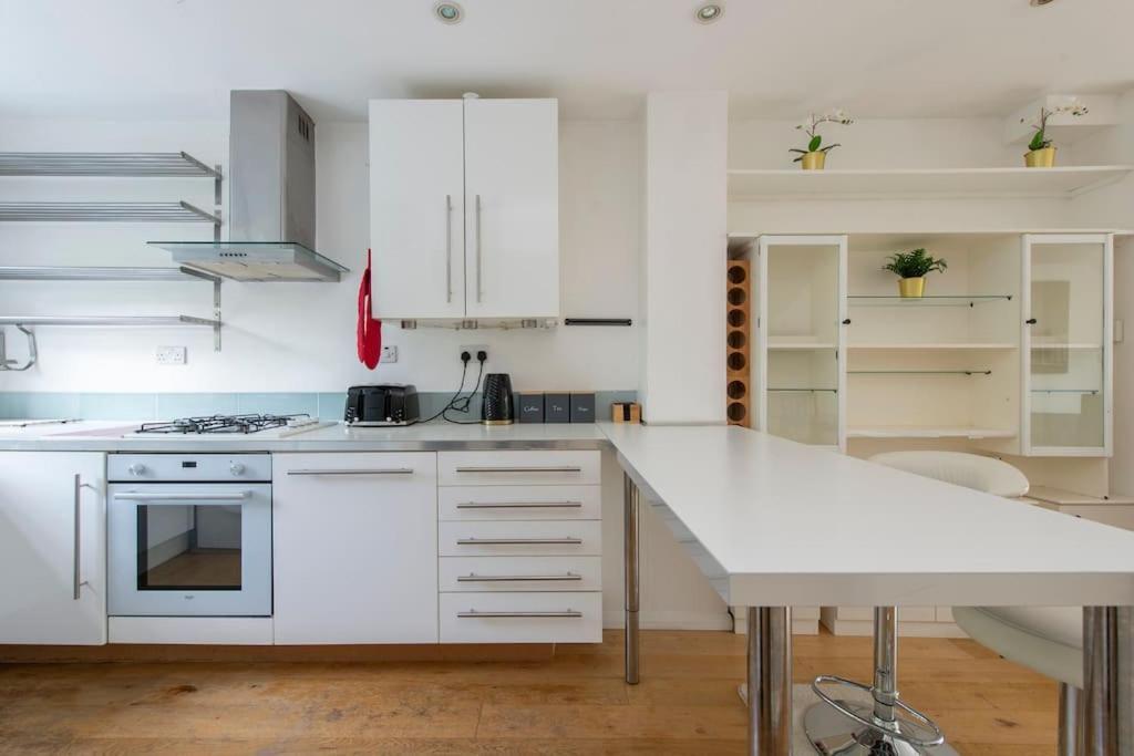 Lovely 2-Bed 15 Minutes To Central London Ngoại thất bức ảnh