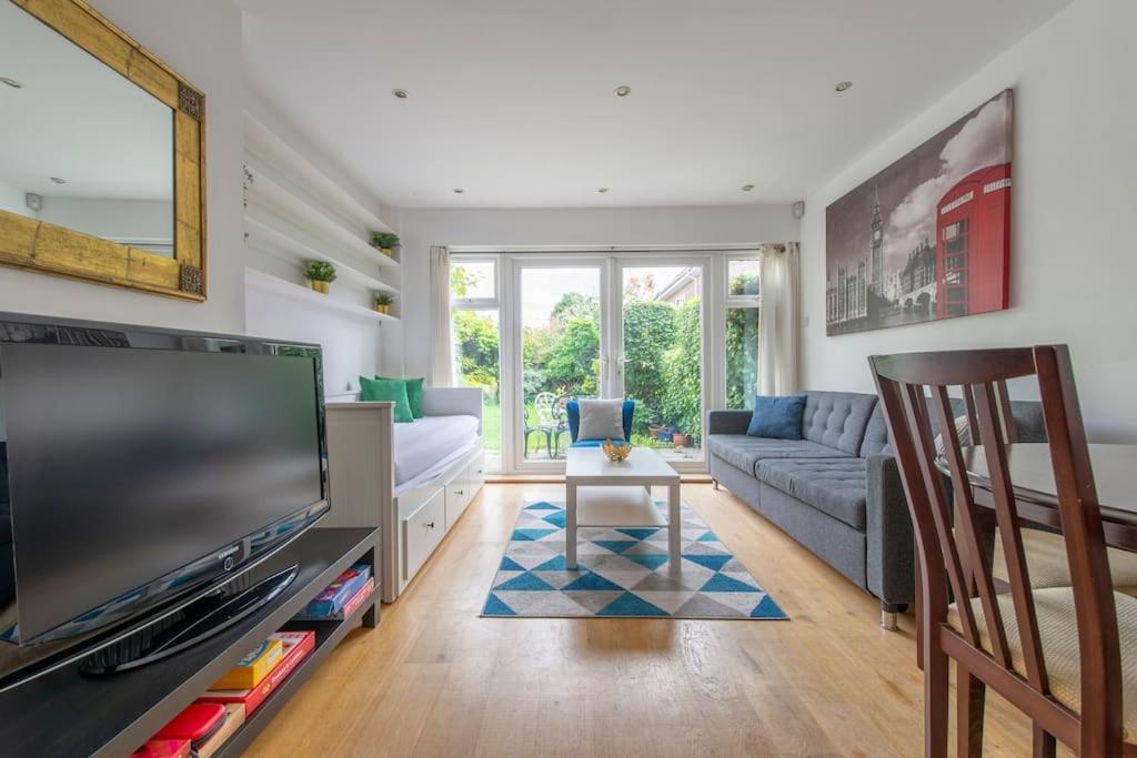 Lovely 2-Bed 15 Minutes To Central London Ngoại thất bức ảnh