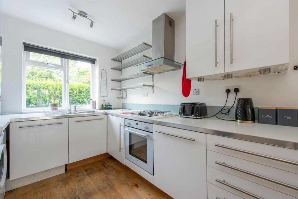 Lovely 2-Bed 15 Minutes To Central London Ngoại thất bức ảnh