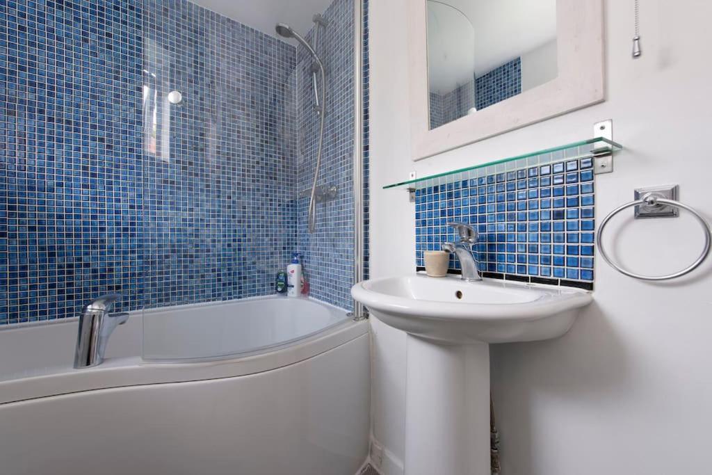 Lovely 2-Bed 15 Minutes To Central London Ngoại thất bức ảnh