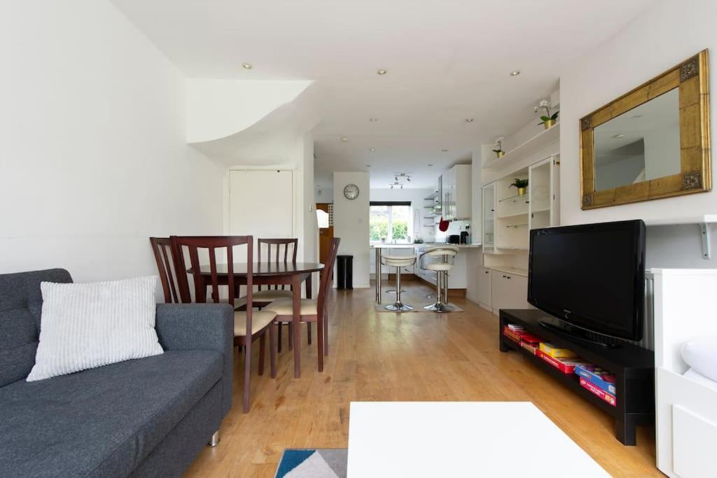 Lovely 2-Bed 15 Minutes To Central London Ngoại thất bức ảnh