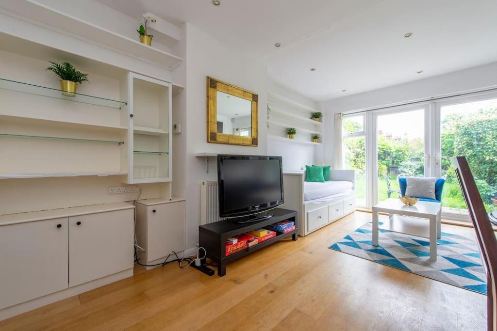 Lovely 2-Bed 15 Minutes To Central London Ngoại thất bức ảnh