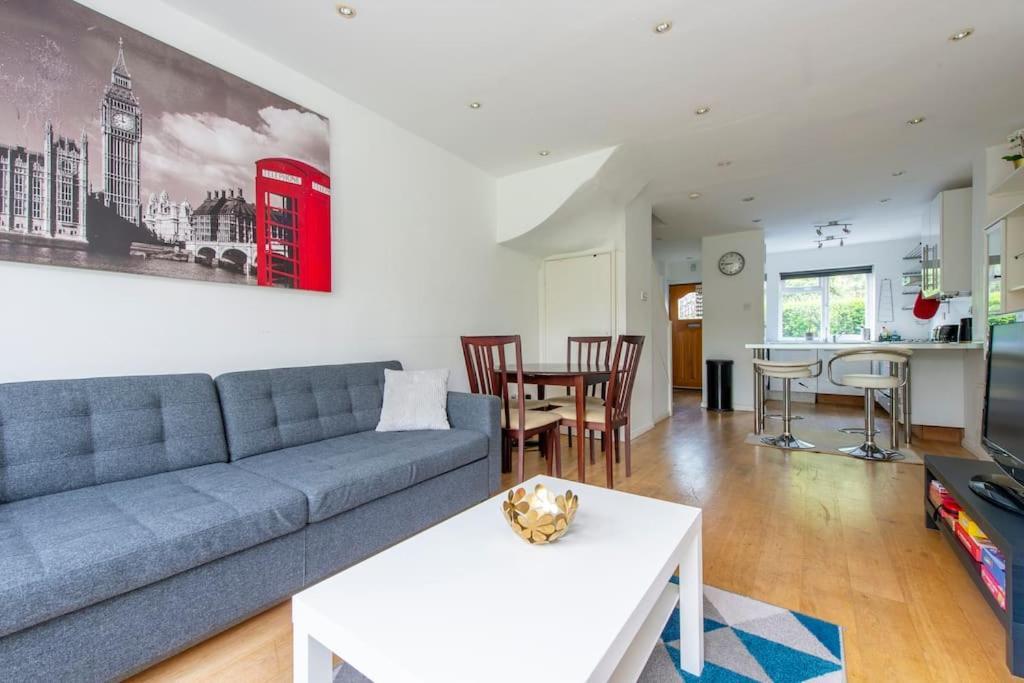 Lovely 2-Bed 15 Minutes To Central London Ngoại thất bức ảnh